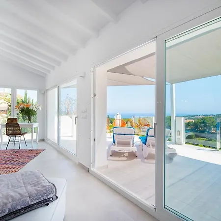 Momily - Dream Seaview - By Villamar
